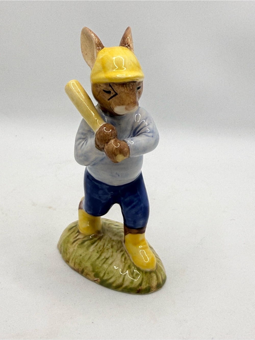 Vintage 1985 Royal Doulton Bunnykins Home Run DB43 Baseball Player